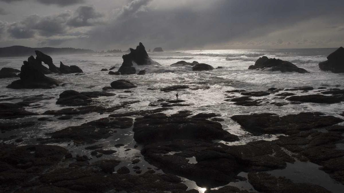 地图上,黄冈市区与武穴之间怎么隔了黄石?看地图还以为武穴是黄冈...