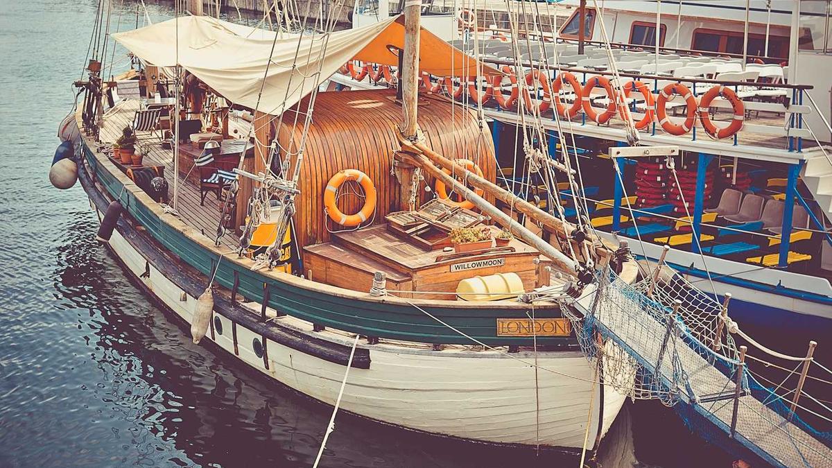 如何自然的在小红书上找妹子聊天