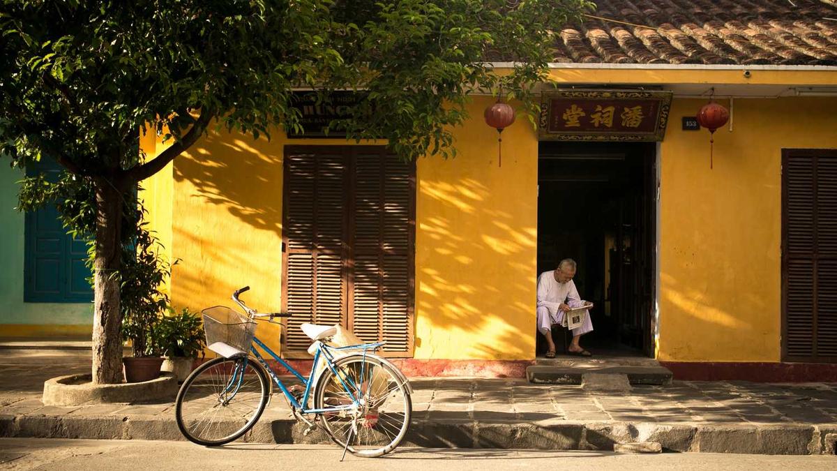 &quot;鄂尔多斯&quot;在蒙古语中是什么意思?如题 谢谢了